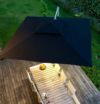 Von Sonne bis Sonnenuntergang – verlängern Sie Ihre Sommerabende mit einem Solero Sonnenschirm.