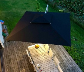 Von Sonne bis Sonnenuntergang – verlängern Sie Ihre Sommerabende mit einem Solero Sonnenschirm.